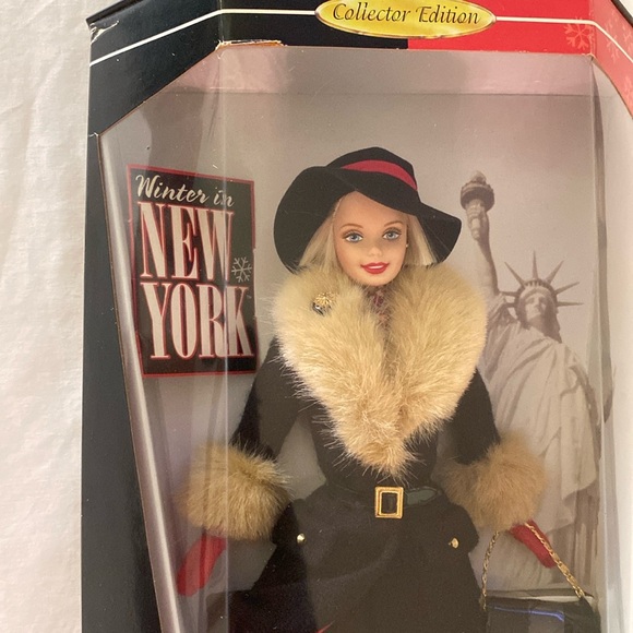 City Seasons 1998 Winter in New York Barbie Doll - Picture 2 of 7